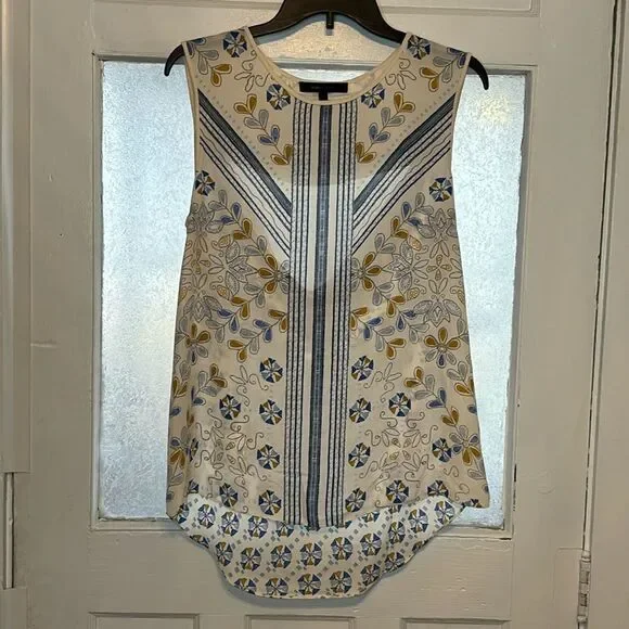 BCBG MaxAZRIA Women’s Light cream sleeveless patterned blouse cut out back med - Picture 1 of 6